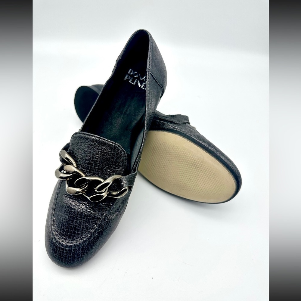 Donald Pliner Bethany Chain Loafer in Black Size 6